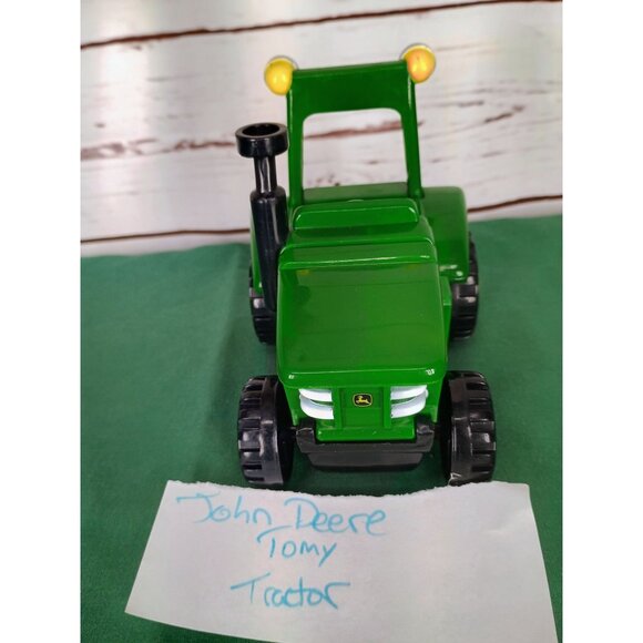 Tomy John Deere Tractor Toy Vehicle RC2 4 Inch - Picture 2 of 6